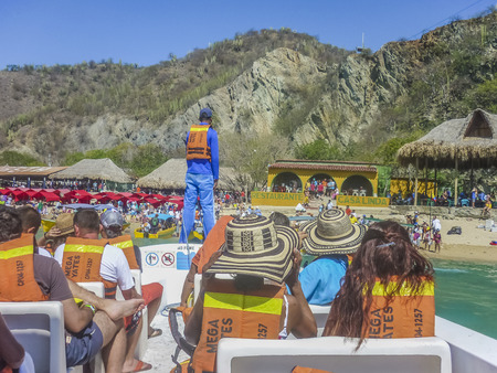 SANTA MARTA, COLOMBIA, JANUARY - 2015 - Boat full of tourists arriving to caribbean island at El Rodadero, one of the most important watering places in Colombiaのeditorial素材