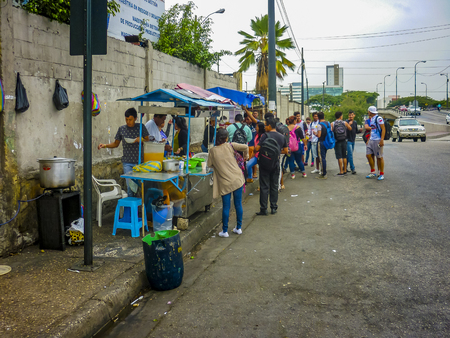 GUAYAQUIL, ECUADOR, NOVEMBER - 2016 - Stop bus with street vendors and young people in Guayaquil, Ecuadorのeditorial素材