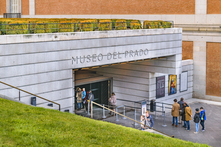 MADRID, SPAIN, DECEMBER - 2017 - People waiting for enter to Museo del Prado in Madrid city, Spainのeditorial素材