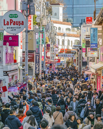 TOKYO, JAPAN, JANUARY - 2019 - Crowded urban scene at famous takeshita street, harajuku district, tokyo, japanのeditorial素材