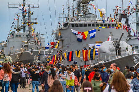 MONTEVIDEO, URUGUAY, OCTOBER - 2021 - Crowd at warships exhibtion, montevideo port, uruguay.のeditorial素材