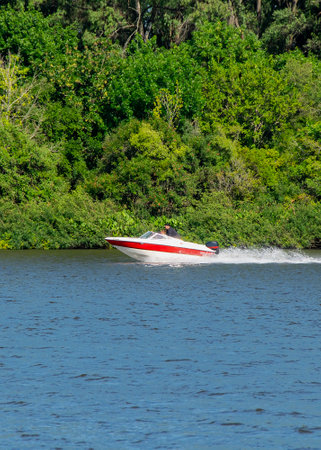 Motorboat sailing fast at santa lucia river, los cerrillos, canelones department, uruguayの写真素材