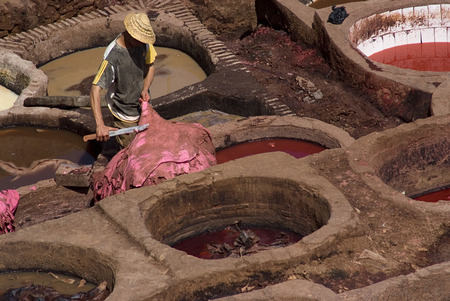 Leather dyeing process Few Moroccoのeditorial素材