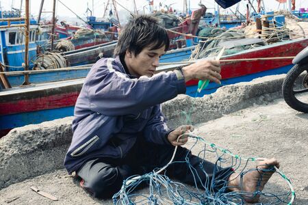 Craftsman Making A Fish Net in Da Nang. December 26, 2013 - Vietnamのeditorial素材