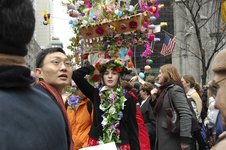 The Easter Parade in front of St. Patrick's Cathedral on 5th avenue in New York City. March 27, 2005 - New York, USAのeditorial素材