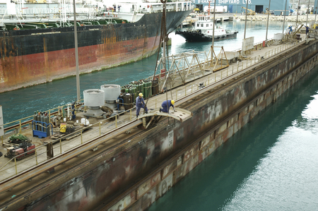 Shipyard workers at Freeport-Shipyard, Grand Bahama Island. March 17, 2003 - Free Port, Bahamasのeditorial素材