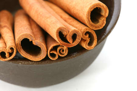 Whole cinnamon sticks in brown bowlの写真素材