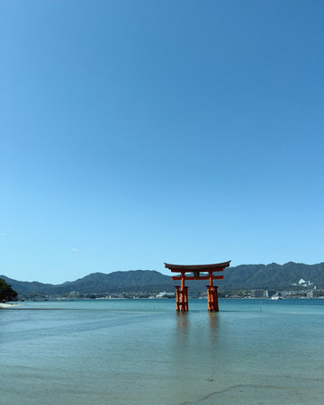 This is the torii gate floating in the sea off Miyajima, Japan.の写真素材