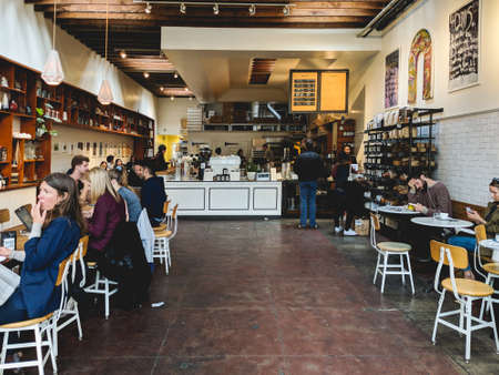 a busy cafe in downtown San Francisco, CA, USAのeditorial素材