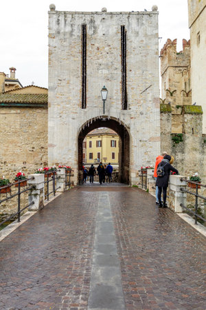 The Scaligero castle of Sirmione is a fortress from the Scaligera era, the access point to the historic center of Sirmione. It is one of the most complete and best preserved castles in Italy.のeditorial素材