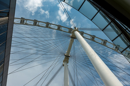 Close Up Of The Panoramic Wheel Axis In Singapore On Blurred Backgroundの写真素材