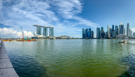 Wide Angle Shot Of Marina Bay In Singapore And The Cityscape In Summer On Blurred Backgroundの写真素材