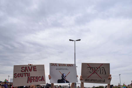 JOHANNESBURG, SOUTH AFRICA - APRIL 7, 2017: South African citizens protesting the presidency of South African President Jacob Zumaのeditorial素材