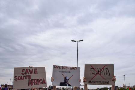 JOHANNESBURG, SOUTH AFRICA - APRIL 7, 2017: South African citizens protesting the presidency of South African President Jacob Zumaのeditorial素材