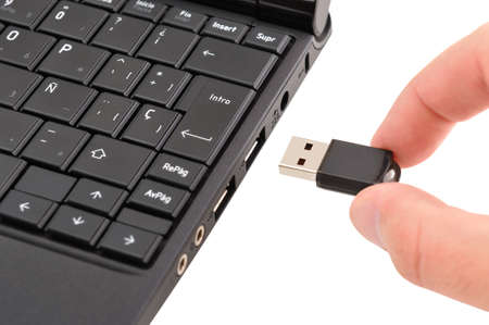 Connecting a usb memory on a laptop