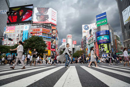 Tokyo, Japan; June 12 2016: Tokyo shibuya crossing crowded with people during morningのeditorial素材