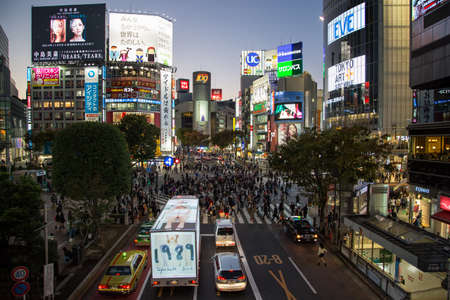 Tokyo, Japan; October 31 2014: Tokyo shibuya crossing crowded with people during duskのeditorial素材