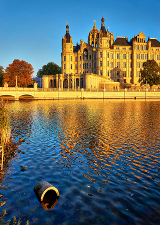 Schwerin Castle is reflected in the lake. Mecklenburg-Vorpommern, Germanyのeditorial素材