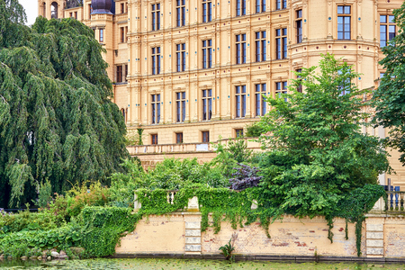 Facade of Schwerin Castle with a wall at Schwerin lake. Mecklenburg-Western Pomerania, Germanyのeditorial素材