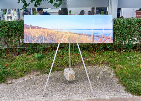 Painting as a souvenir of the beach promenade in Binz on the Baltic Sea.の写真素材