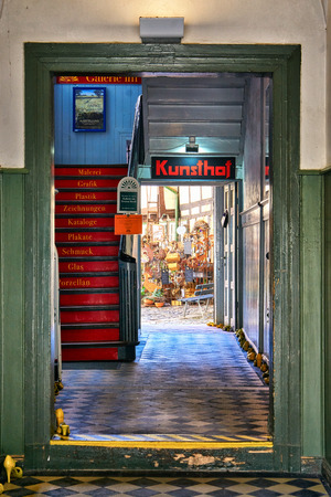 Traditional handicraft market with typical products from Germany. Art store means Kunsthof in German.のeditorial素材