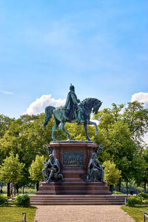 Friedrich Franz II monument in the public palace garden in Schwerin.のeditorial素材