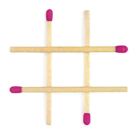 Tic tac toe play matches red color