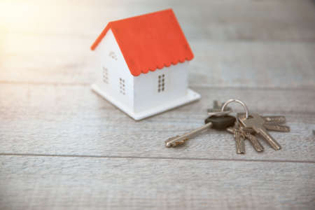 house model with key on tableの写真素材