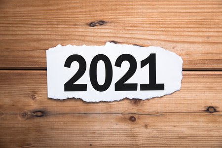 2021 text in paper on wooden table
