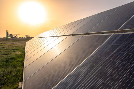 Power plant using renewable solar energy with sun