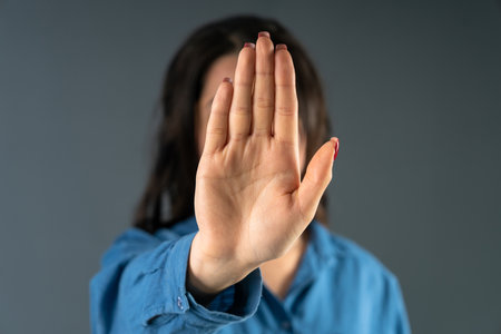 Female open palm like stop
