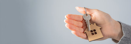 Young woman holding house keys in her handの写真素材