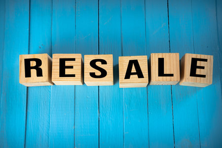The inscription resale on the cubes on the tableの写真素材
