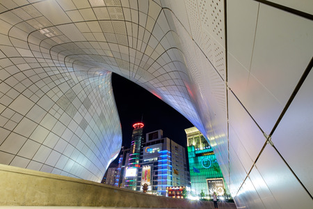 Dongdaemun Design Plaza at night in Seoulのeditorial素材