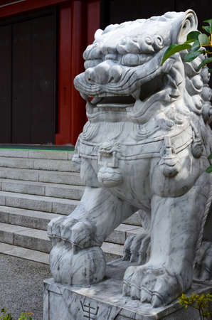 Sculpture at the entrance to the temple in Asakusa.のeditorial素材