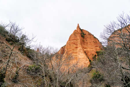 Las Medulas, Ponferrada, El Bierzo, Castilla y LeÃ³n, Spain. Panoramic view of the mountainous landscape of reddish sand of the Roman open pit gold mines.の写真素材