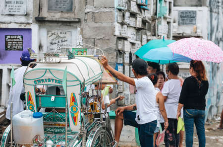 NAVOTAS, MANILA. 6 JUNE 2018. Navotas is a town in the city of Manila in the Philippines, where people live among the graves of the dead, it is a cemetery town.のeditorial素材