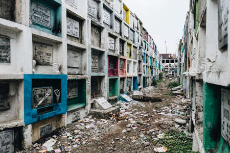 NAVOTAS, MANILA. 6 JUNE 2018. Navotas is a town in the city of Manila in the Philippines, where people live among the graves of the dead, it is a cemetery town.のeditorial素材