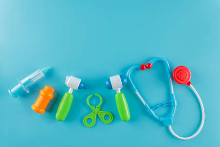a set for children consisting of a stethoscope, a syringe, a hammer, forceps, scissors, tablets and eyepieces for playing doctor, flat lay, toy hospitalの写真素材