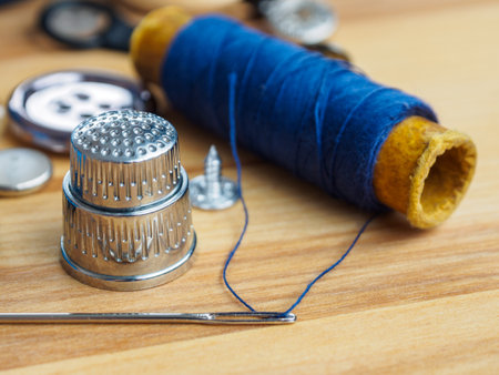 This clothing repair kit, complete with needles, thread and accessories, is ideal for quickly fixing minor damage.の写真素材