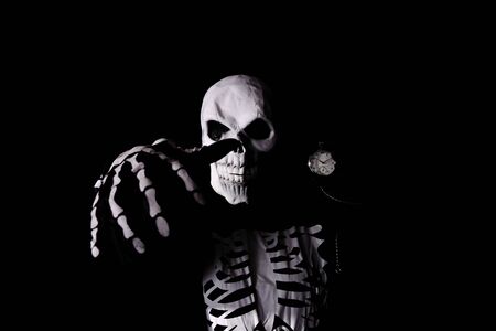 skull men give you to time to death