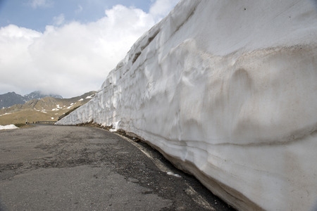 Gavia Pass Italian: Passo di Gavia el. 2621 m. is a high mountain pass in the Italian Alps. It is the tenth highest paved road in the Alps.The pass lies in the Lombardy region and divides the province of Sondrio to the north and the province of Brescia toの写真素材