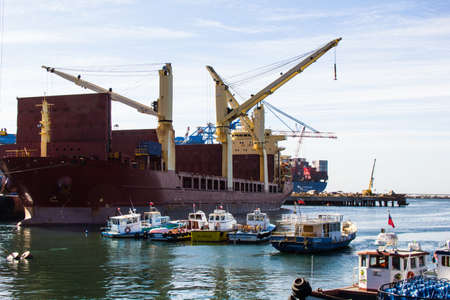The busy cargo seaport in South America in Valparaiso, Chile. It is the most important seaport in Chile.のeditorial素材