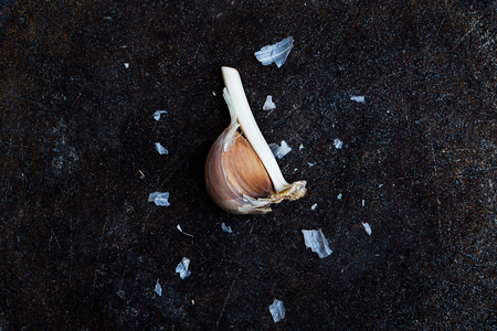 Ggarlic cloves on a textured black backgroundの写真素材
