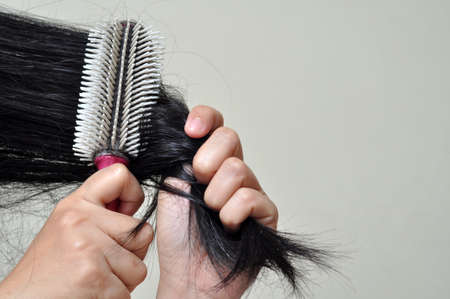The woman is combing her long hairの写真素材