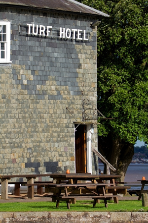 SUBURB EXETER, UK, 12 July 2016: Turf Hotel on coast of the canal and the river Exe. Devon. Englandのeditorial素材