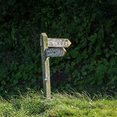 old wooden signpost for backpackers. Lynmouth. North Devon. UKの写真素材