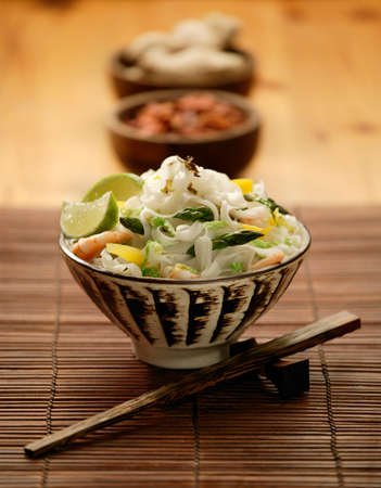 ASPARAGUS PRAWN AND NOODLE STIR FRY