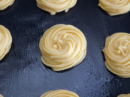 Preparation of sweet cakes, Cream puff rings cakes (eclair), Custard cream ring