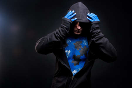 man in biggin with bodyart standing over black background:body-art projectの写真素材